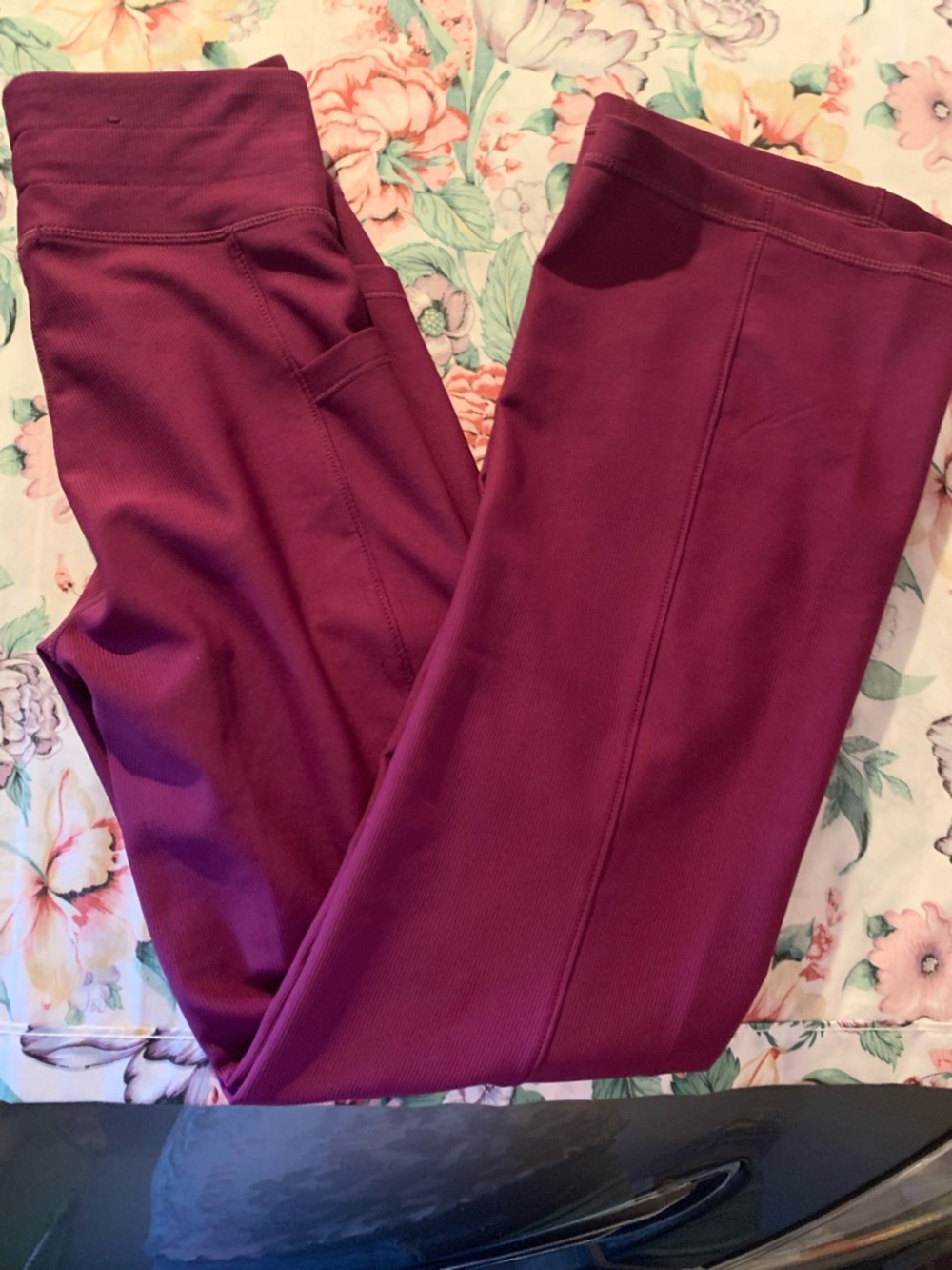 32 Cool Women’s High-Waist Wine Colored Workout Pants Size XSmall